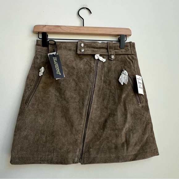 Blank NYC Run For It Taupe Suede Leather Mini Skirt Sz 26 Diagonal Zip Button - Picture 6 of 14